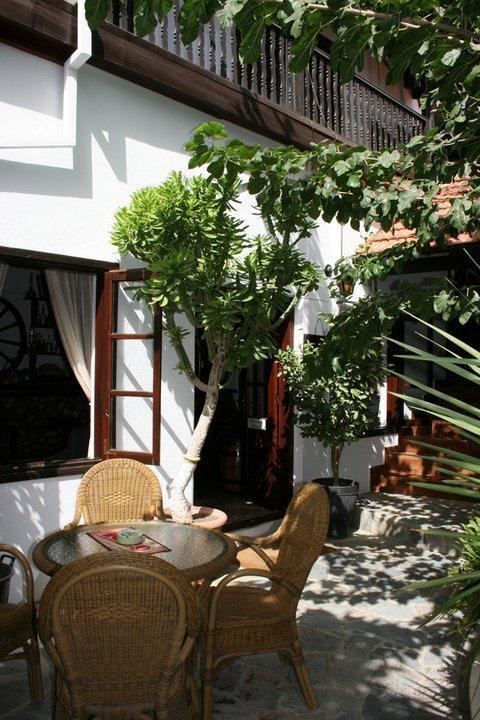 The Bunch Of Grapes Inn Pissouri Exterior photo