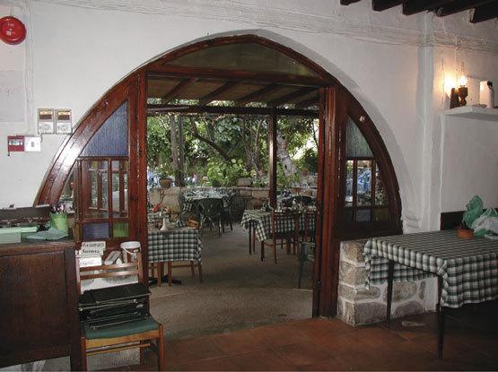 The Bunch Of Grapes Inn Pissouri Exterior photo